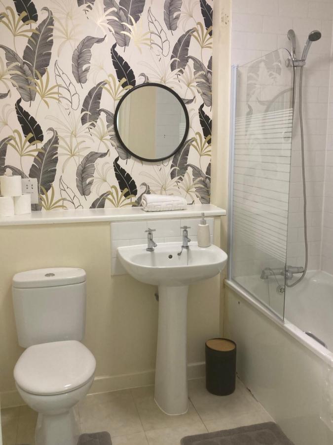 Modern Apartment Located In Cmk Restaurant Quarter ミルトン・ケインズ エクステリア 写真